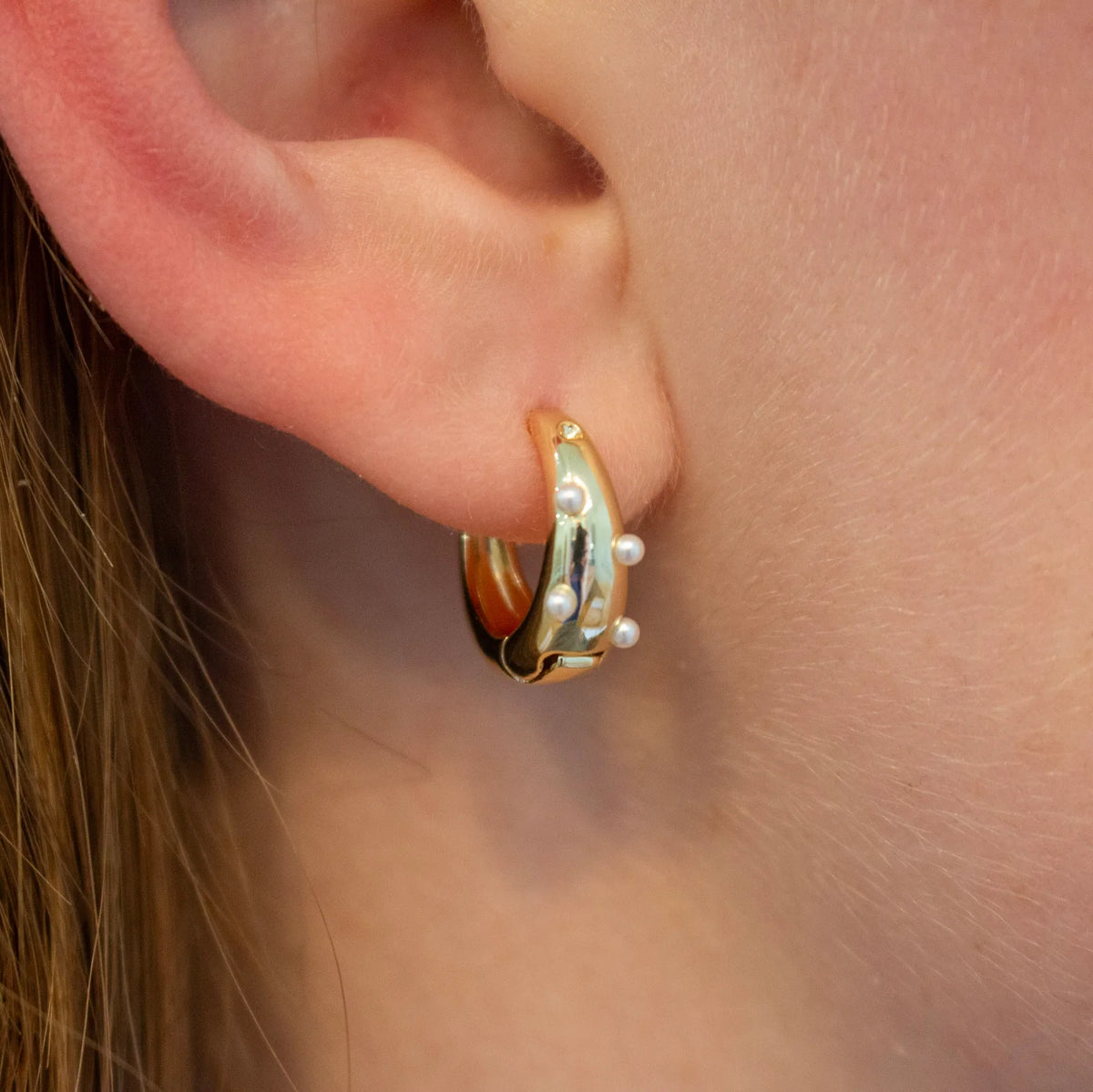 Gracefully Waterproof Dotted Pearl Huggie Earrings