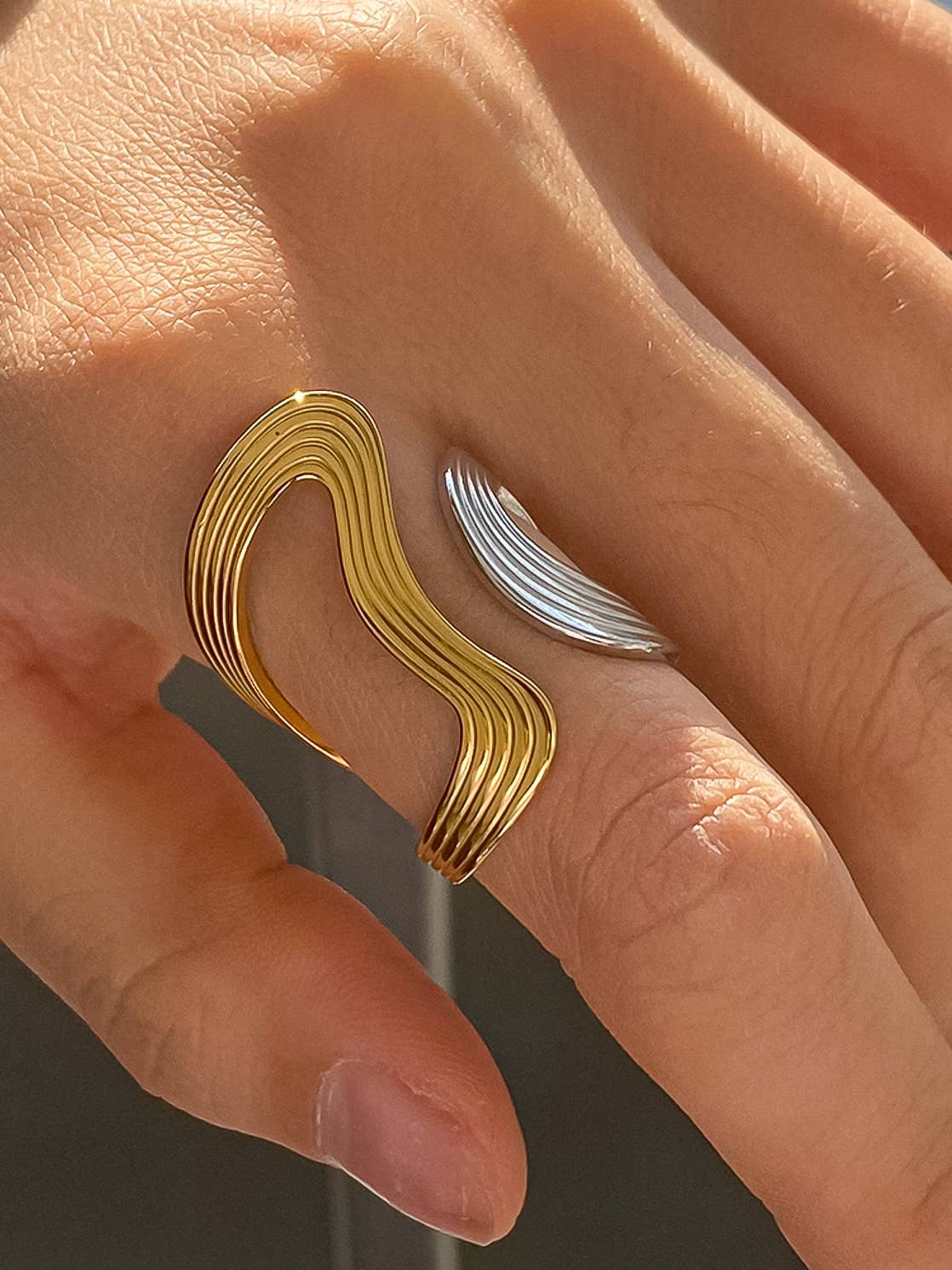 Xena 18K Gold Non-Tarnish Wavy Abstract Ring