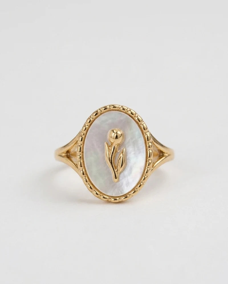 Gracefully Waterproof Gold Flower & Shell Ring