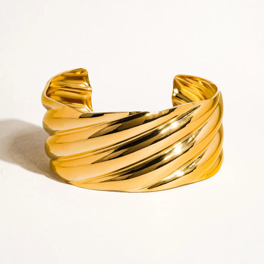 Manon 18K Gold Non-Tarnish Wavy Bold Bangle