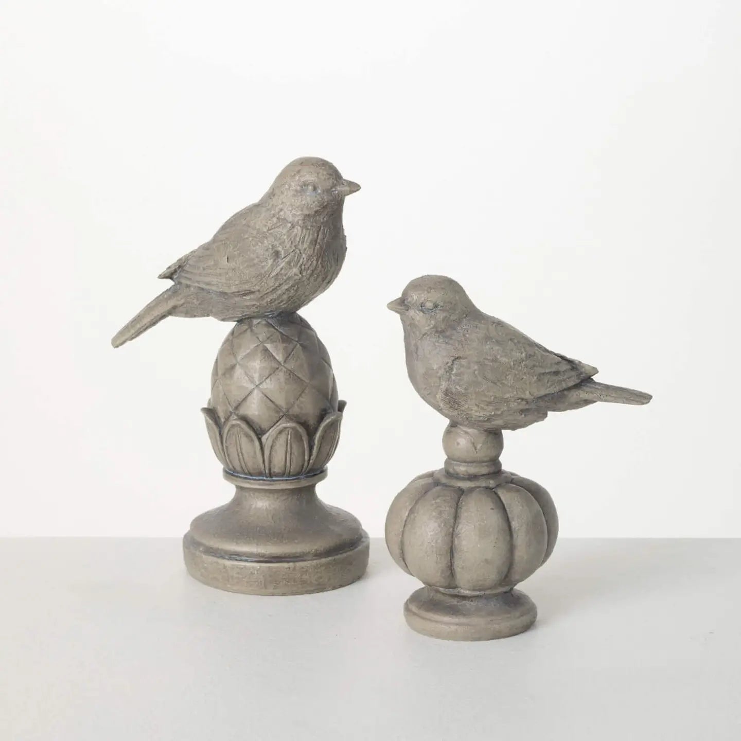 Resin bird finial set